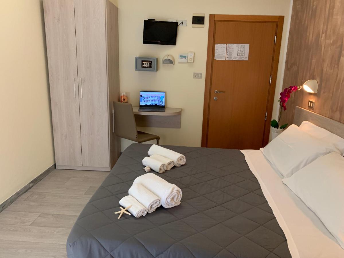 Hotel Palma Benessere 리미니 외부 사진